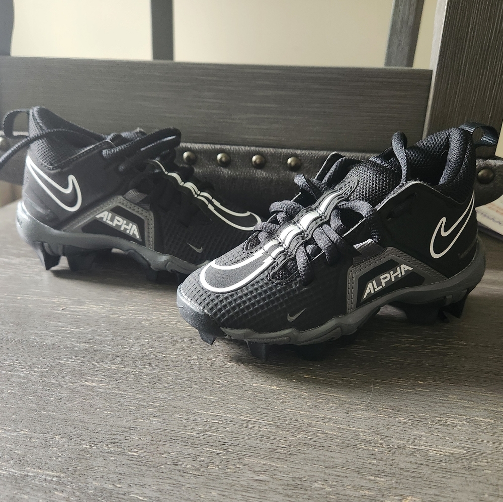 Nike Black and White Alpha Cleats 10c NEW